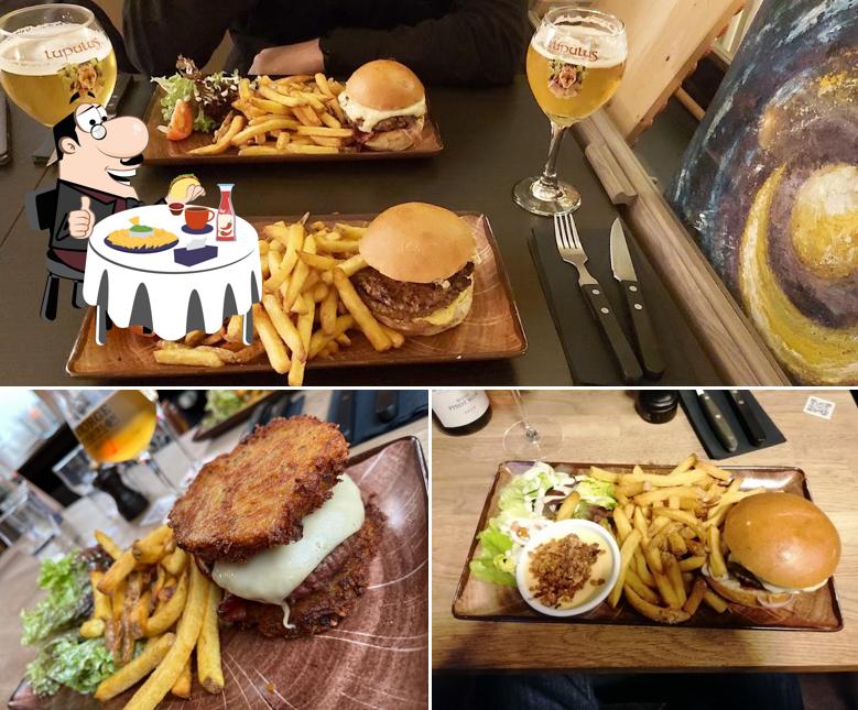 Deux burgers du Café Bel Air accompagnés d'une bière artisanale Lupulus