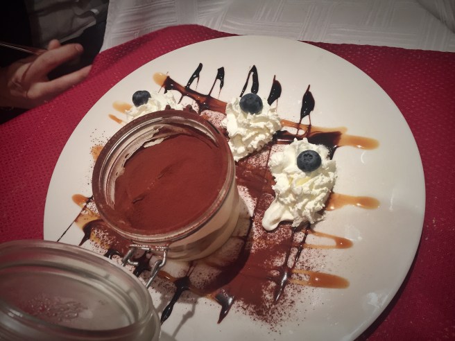 Tiramisu maison signature — Chez Vito