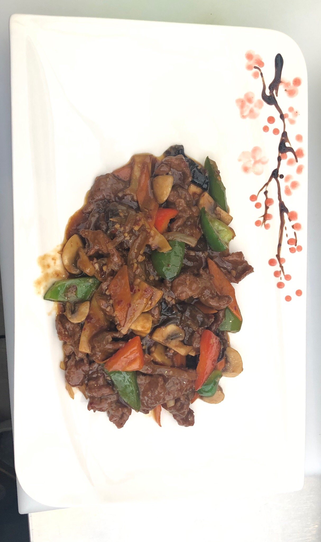 Wok de bœuf aux poivrons, champignons et légumes — D&C Restaurant